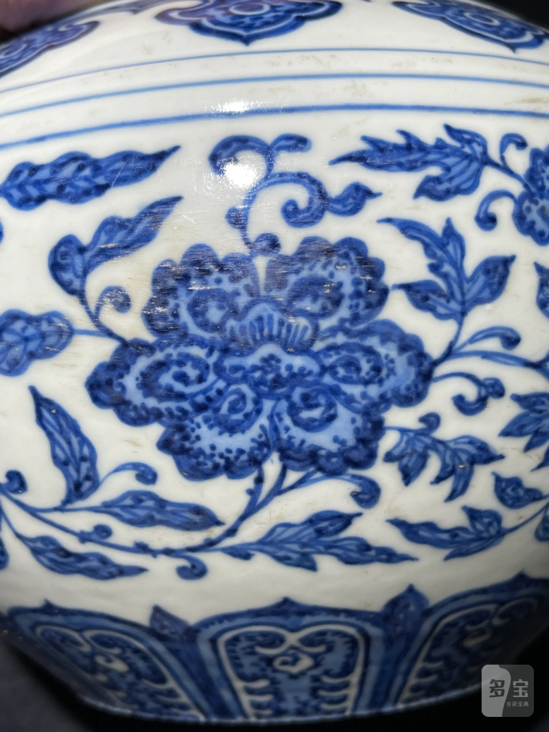 清乾隆 青花缠枝莲纹赏瓶 - 图5